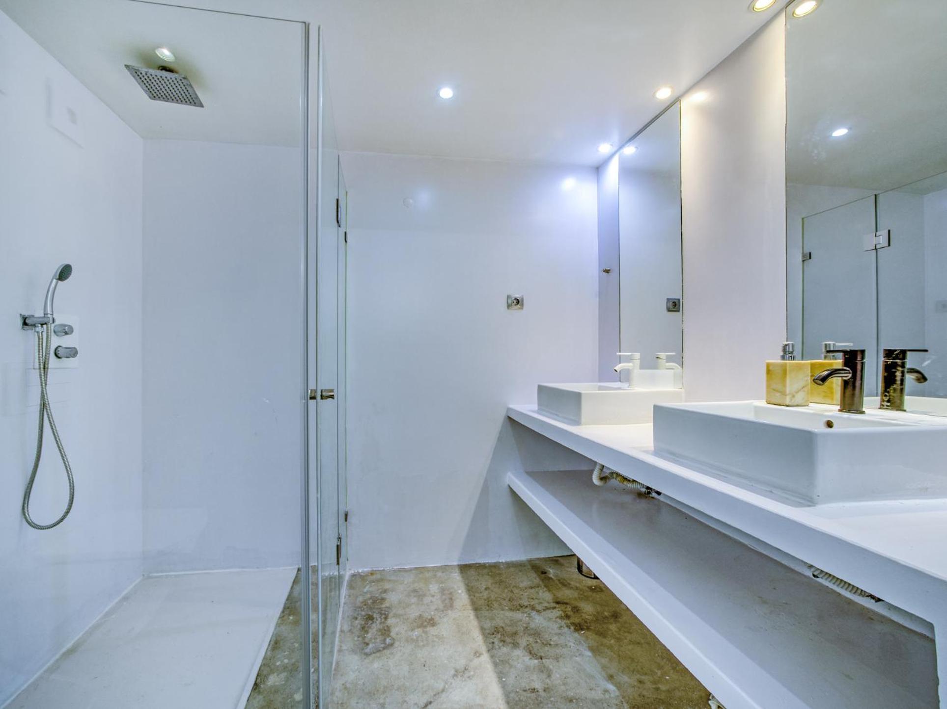 Luxury 4 Bedroom With 3 Bathroom Lisbon Walking Distance To Appartement Cascais